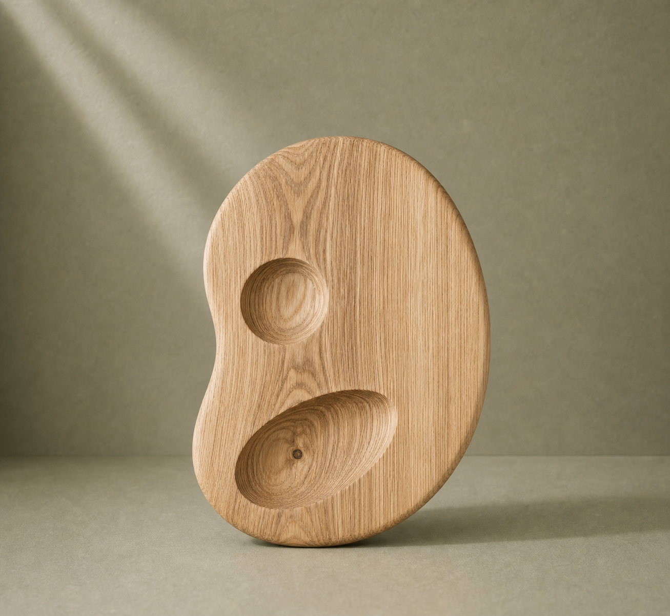 Planche Duo apéritive en frêne olivier sculpté à la main — Orbel Studio, art de la table alpin