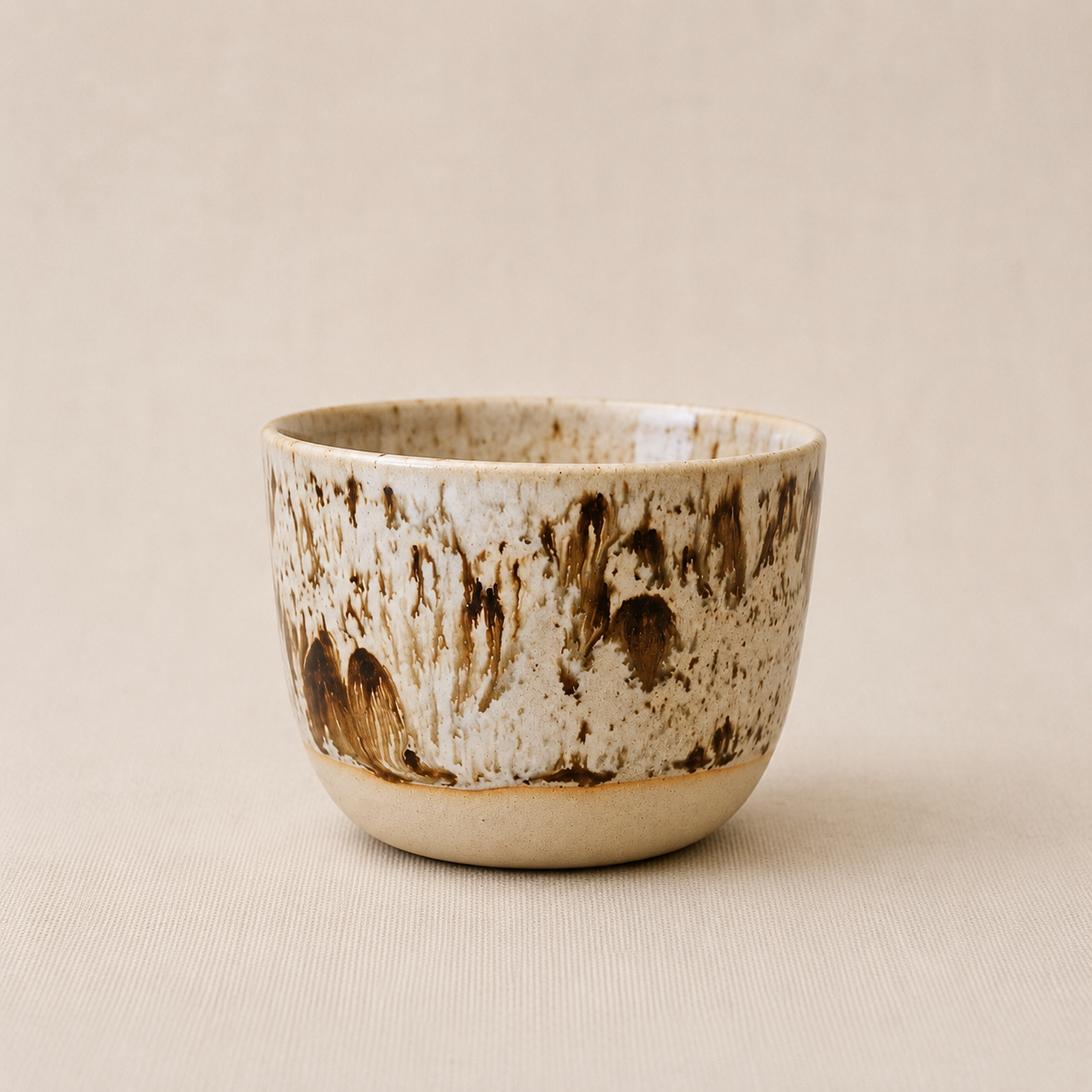 Coupelle céramique collection Gypse, émail moucheté fond crème inspiré des roches alpines — ORBEL Studio