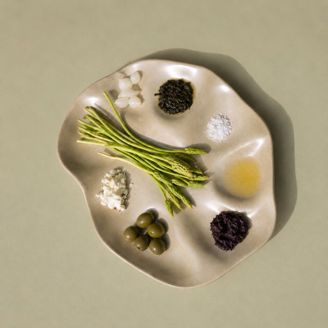 Plateau Calcaire Ovale dressé apéritif — Orbel Studio