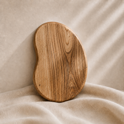 planche en bois massif de frêne, forme organique pour l'apéritif, orbel studio, fabrication artisanale Savoie
