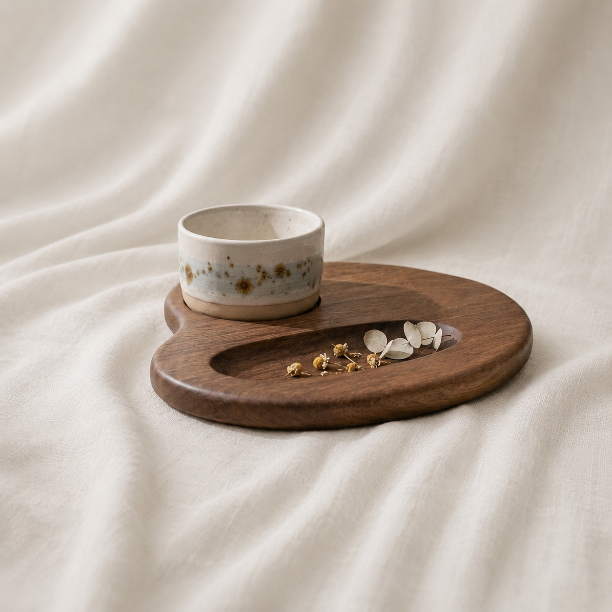 Set apéritif Planche Empreinte noyer et coupelle Bleu Glacier — composition minimaliste art de la table alpin ORBEL